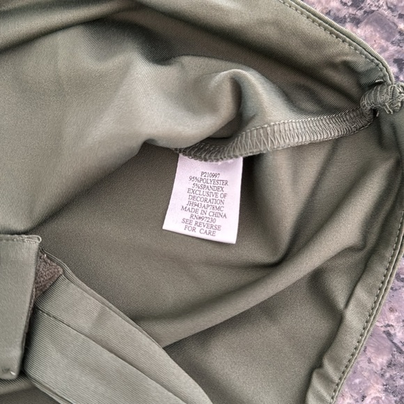 Crave  Fame Women's green Mock Turtleneck Sleeveless Bodysuit Size L - Picture 9 of 10